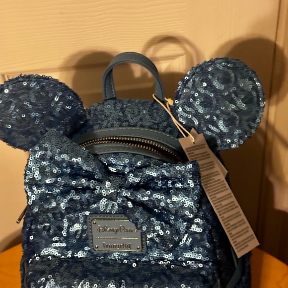 Disney Loungefly Backback Hydrangea Blue Sequin New - Picture 3 of 8